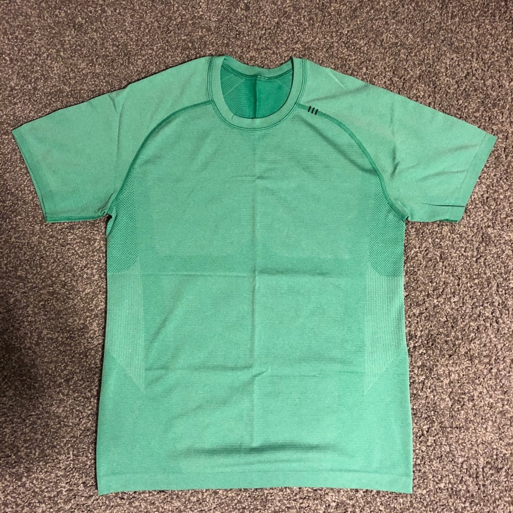 Lululemon men’s metal vent tech tee